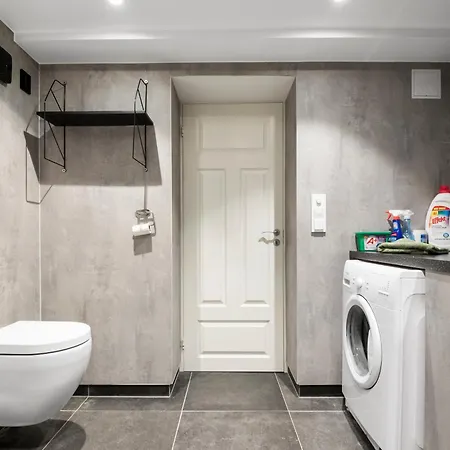 Apartman Stor Med Plass Til 6 Personer Og Gratis Parkering Tønsberg