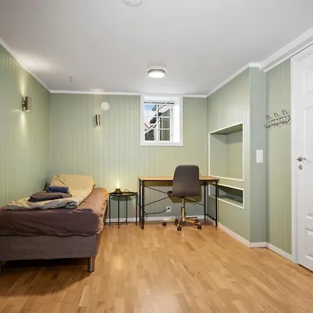 Stor Med Plass Til 6 Personer Og Gratis Parkering Leilighet *