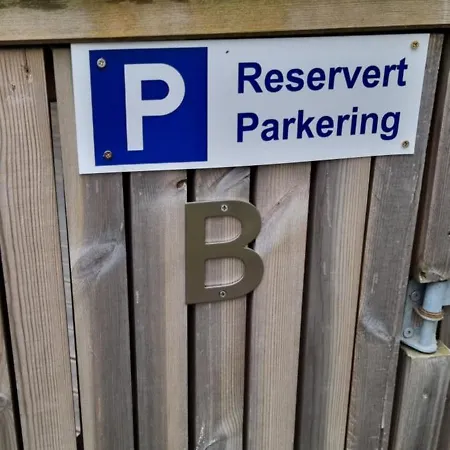 Stor Med Plass Til 6 Personer Og Gratis Parkering
