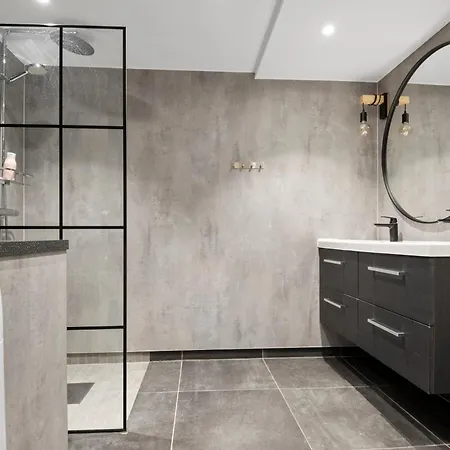 Stor Med Plass Til 6 Personer Og Gratis Parkering Apartment