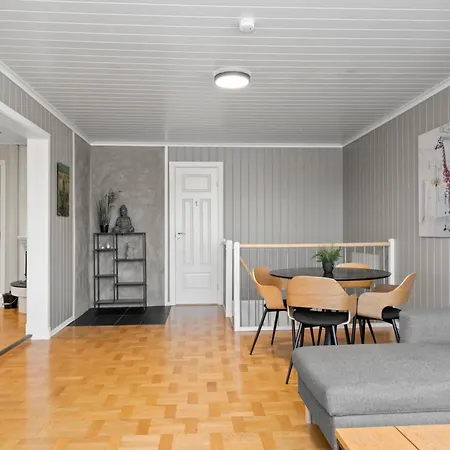 Stor Med Plass Til 6 Personer Og Gratis Parkering דירה