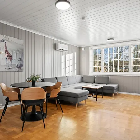 Stor Med Plass Til 6 Personer Og Gratis Parkering Tonsberg