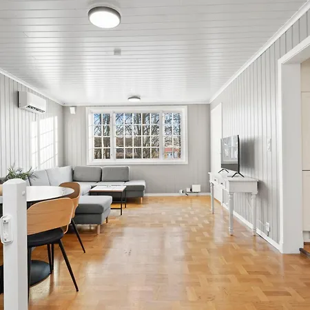 Stor Med Plass Til 6 Personer Og Gratis Parkering דירה