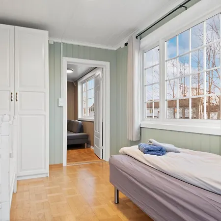 Stor Med Plass Til 6 Personer Og Gratis Parkering דירה *