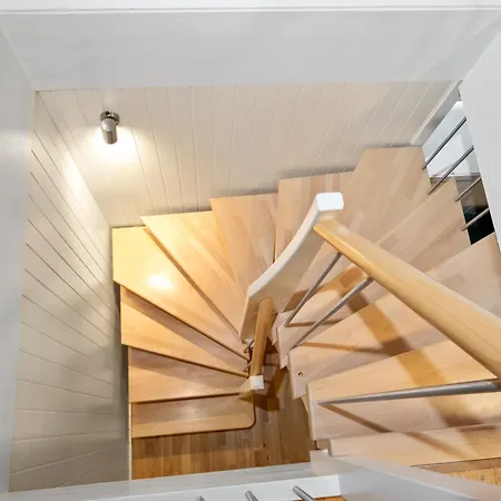 Stor Med Plass Til 6 Personer Og Gratis Parkering *